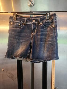 Seven7 Women's Size 6 Dark Wash shorts Embroidered Pockets